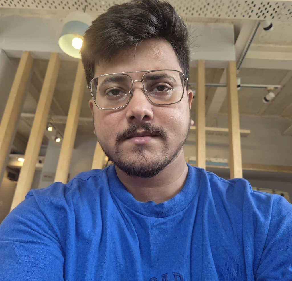 Galaxy Z Flip 7 FE Rear Camera Selfie