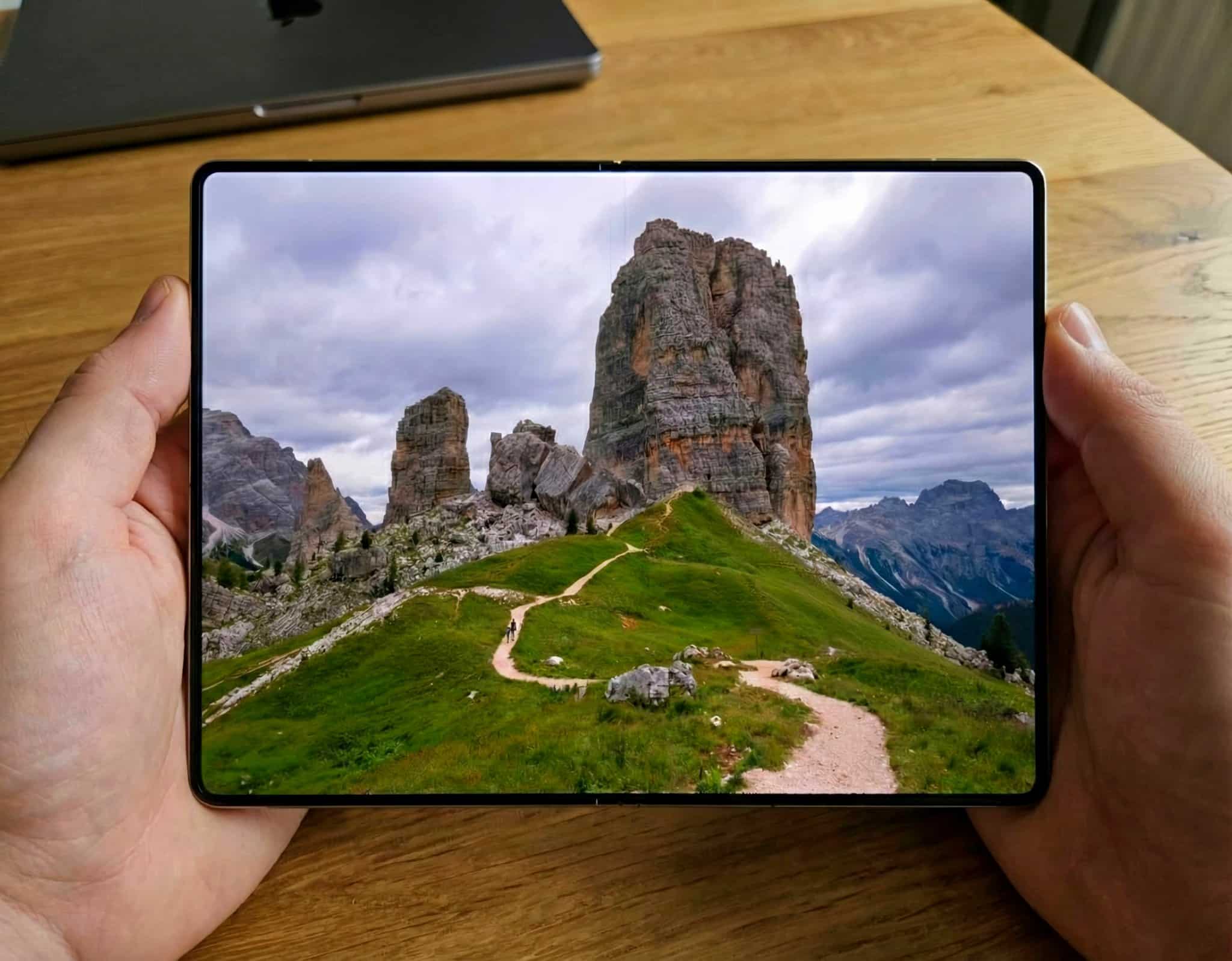 iphone fold mockup 5