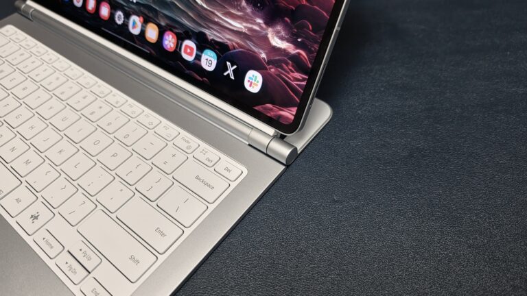 Galaxy Tab S11 Ultra: Pro Keyboard Top Side Corner