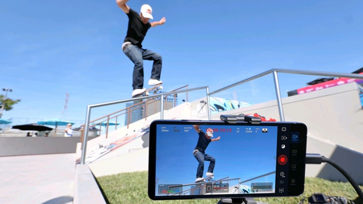 Galaxy S26 Ultra Skateboarding 1