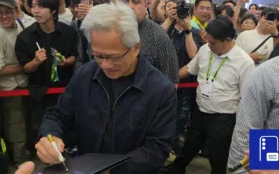 Computex 2026 | Jensen Huang Stops By Samsung Display Booth, Signs OLED Panel